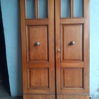 Porta in legno di castagno