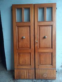 Porta in legno di castagno