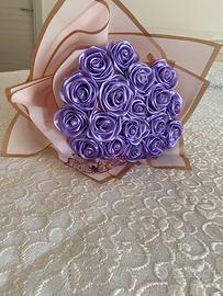 Bouquet con rose fatto a mano