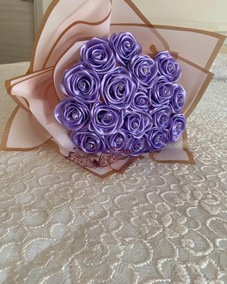 Bouquet con rose fatto a mano