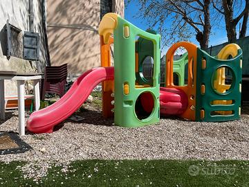 Gioco da esterno con scivolo Little Tikes