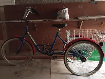 bicicletta. a tre ruote 