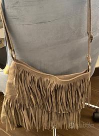 Borsa con le frange in camoscio