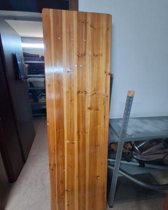 2 set completi di tavolo e panche da birreria.
