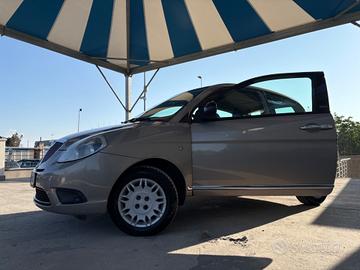 Lancia Ypsilon 1.2 69 CV Unyca