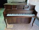 pianoforte-verticale-kawai-701-f-mogano