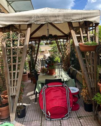 Gazebo in legno molto bello