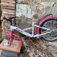 Bici senza sellino e ruota per  bambina