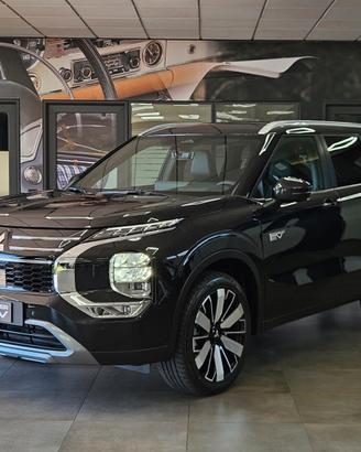 Mitsubishi Outlander DISPONIBILE IN VARIE COLORAZI