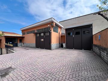 Laboratorio di 205 mq. Con cortile di 60 mq.