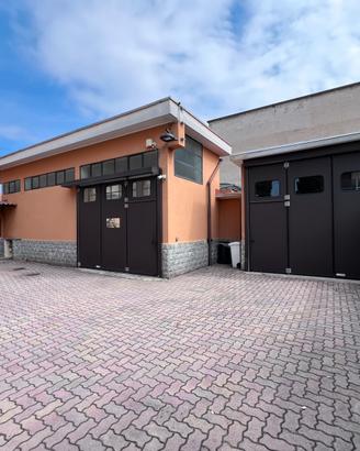 Laboratorio di 205 mq. Con cortile di 60 mq.