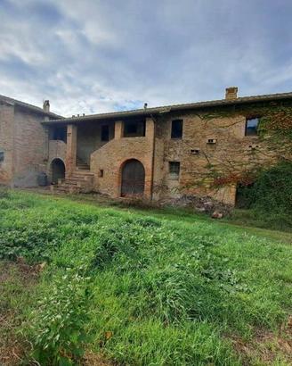 Rustico / Casale di 400 m² con più di 5 locali a M