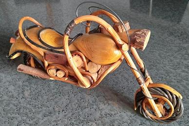 Moto Custom artigianale in legno