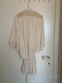 Vestito bianco con il pizzo