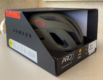 Casco Oakley ARO5 Race (L)