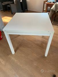 Tavolo quadrato allungabile in legno colore bianco