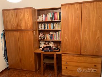 Parete attrezzata armadio cin scrivania integrata