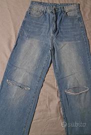 jeans strappati