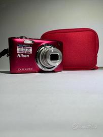 Fotocamera digitale Nikon Coolpix 2750 rossa
