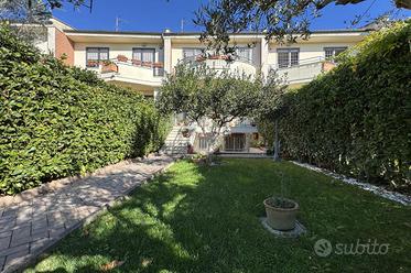 VILLA A SCHIERA A ROMA