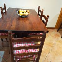 Tavolo rustico con 5 sedie in legno massiccio