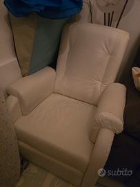 poltrona con alzapiedi manuale 