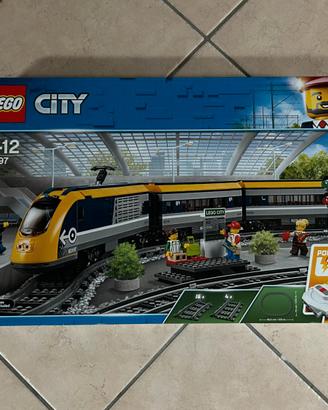 Treno Passeggeri LEGO City 60197 con scatola