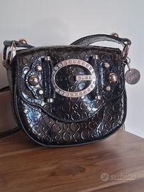 GUESS borsa tracolla in vernce nera