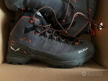 Scarponi trekking Salewa 44½ quasi nuovi