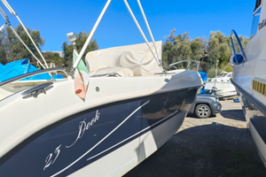 Barca a motore Walk around