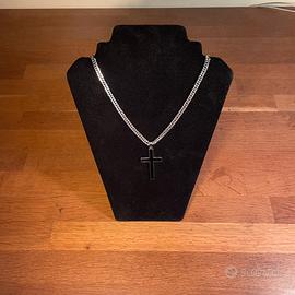 Catena con Croce Nera - Minimal e Simbolica
