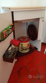 Macchina da cucire Singer con mobiletto bianco