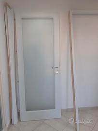 porta a vetro in vero legno laccata bianca. 