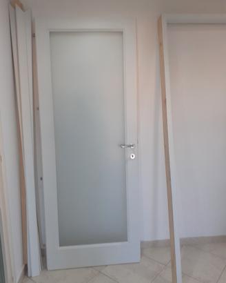 porta a vetro in vero legno laccata bianca. 