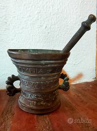 mortaio in bronzo.