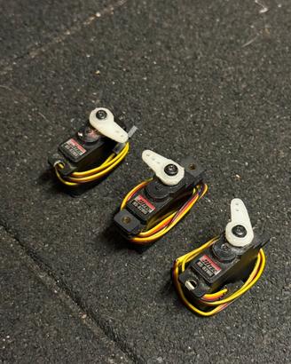 3 Servi Hitec HS-82MG