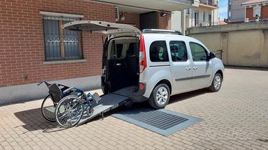 Kangoo trasporto disabili ribassato elettrico