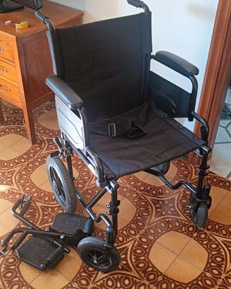 Sedia a rotelle pieghevole