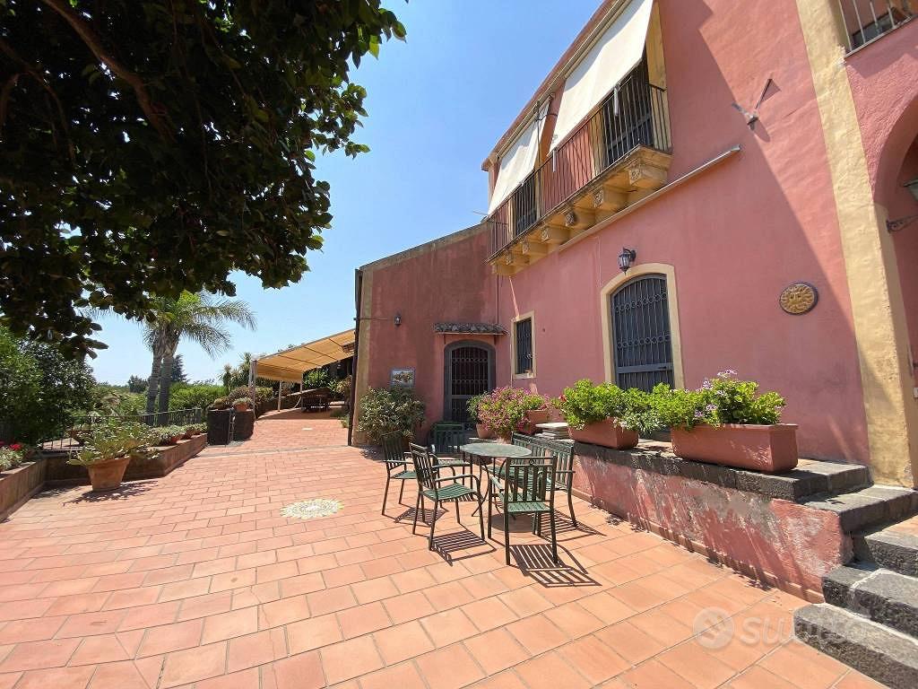 Rustico / Casale di 550 m² con più di 5 locali e b - Vista 3