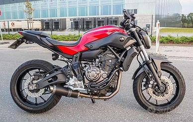 Thunder Titanium Black Roadsitalia Yamaha XSR 700