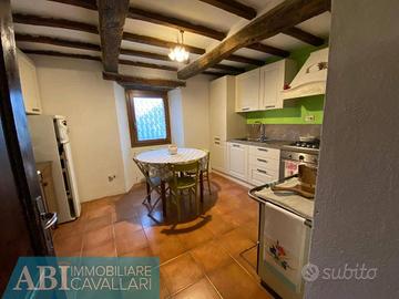 Casa indipendente di 122 m² con 5 locali e posto a
