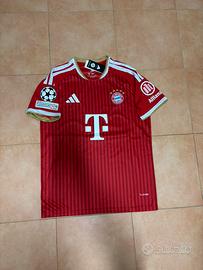 Maglia Olise Bayern Monaco e pantaloncini