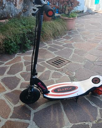 monopattino per bambini  ragazzo modello razor