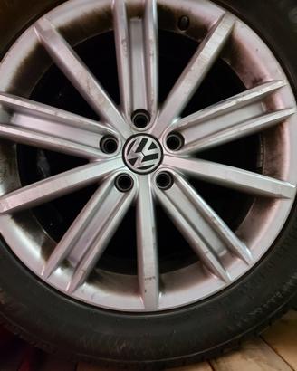 Cerchi con gomme invernali 