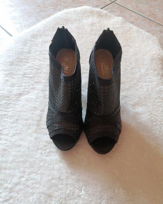 Scarpe nere brillantinate con tacco donna.