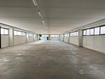 Capannone/laboratorio su 3 livelli di 2500 mq