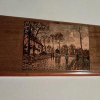 Scatola in legno con carte da gioco e fiches