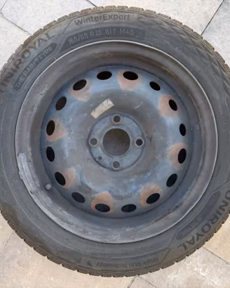 4 gomme termiche 165/65 R15 con cerchi in ferro