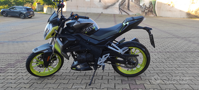 Moto um xstreet 125