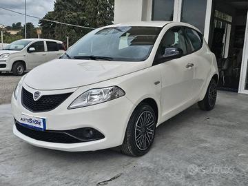 Lancia Ypsilon 1.0 firefly hybrid Gold s&s 70cv